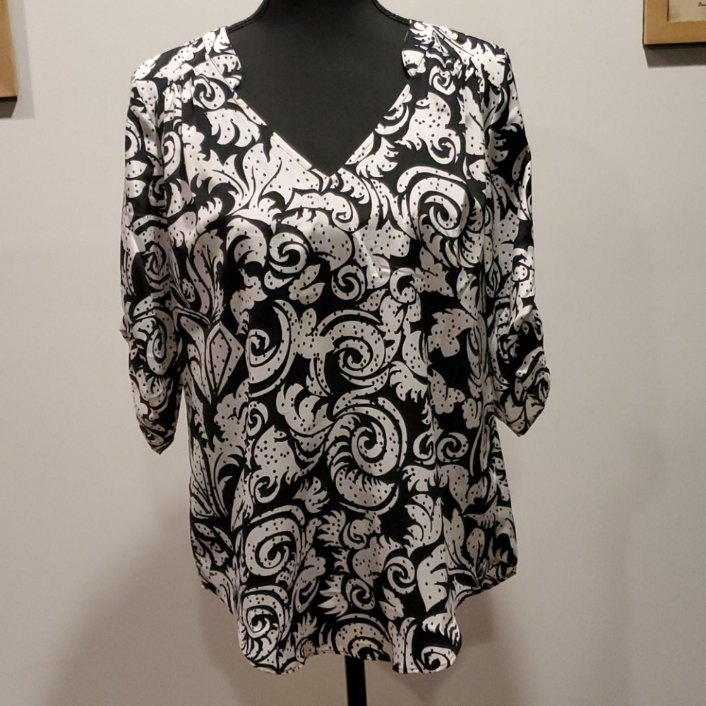 NWT black and white blouse